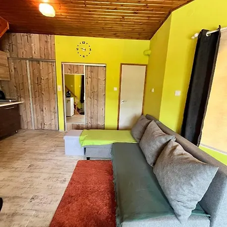 Piedone Apartman Apartment *