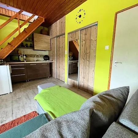 Piedone Apartman Apartment
