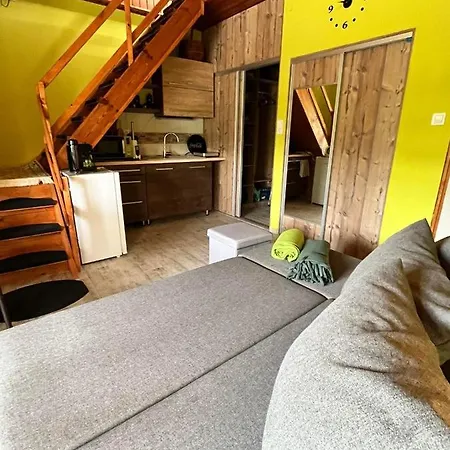 Piedone Apartman Apartment