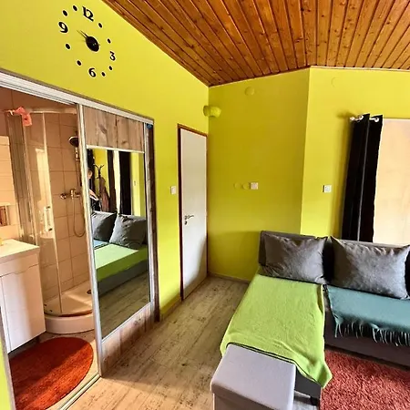 Piedone Apartman *